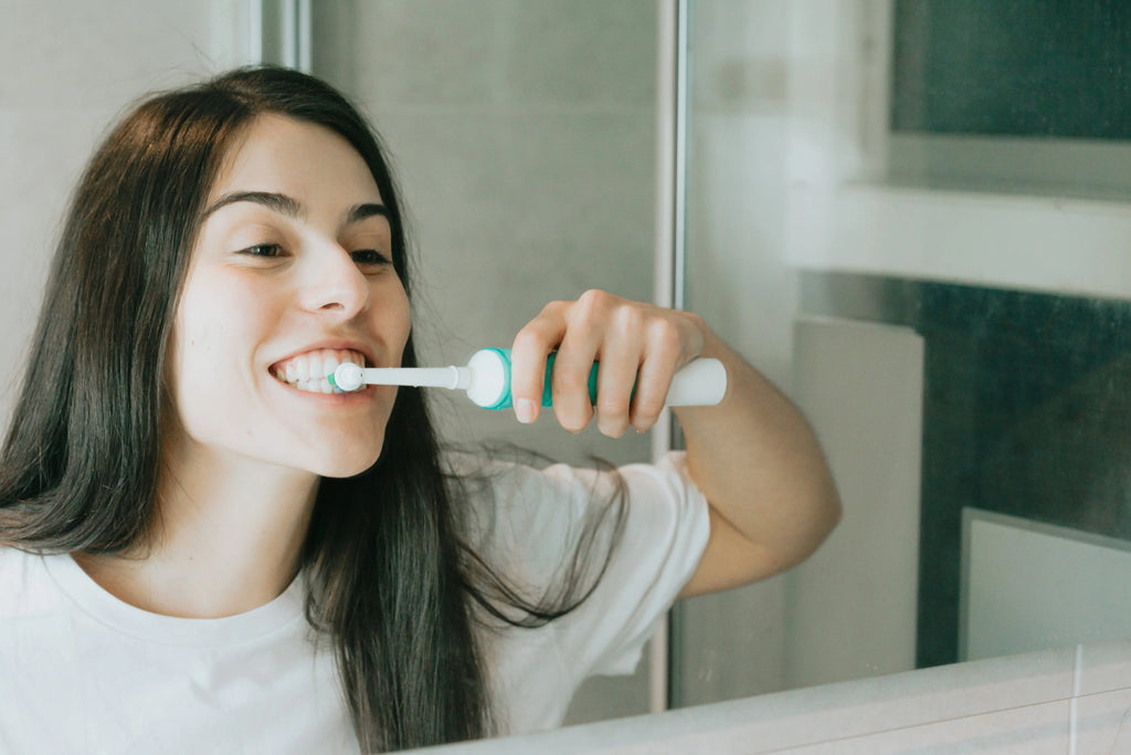 What Makes Toothpaste Foam (And Why it Shouldn’t!)